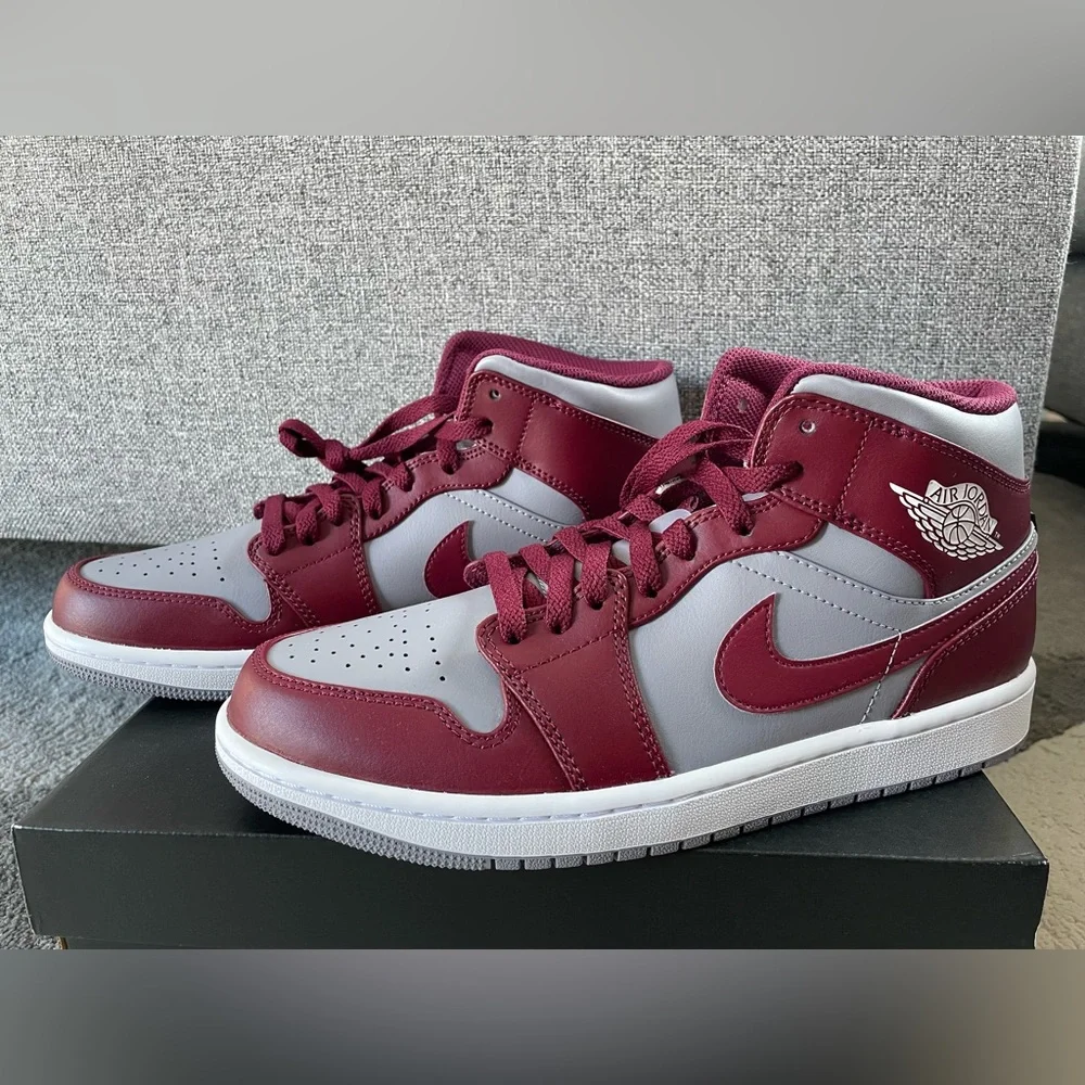Men’s Nike Jordan 1 Mid Cherrywood Red Size 9US - Picture 2 of 8